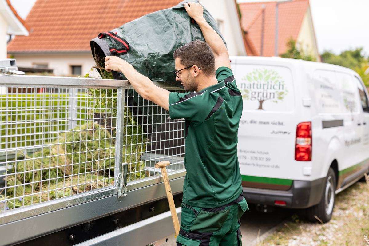 Objektbetreuung in Oldenburg, Grünschnitt-Abfuhr durch natürlich grün